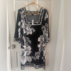 Beautiful floral squared neck dress, Size Medium. White House Black Market.